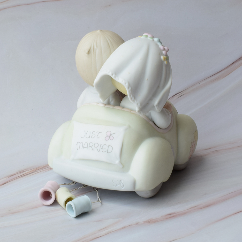 Figura para pastel de boda Precious Moments, porcelana, novios en auto