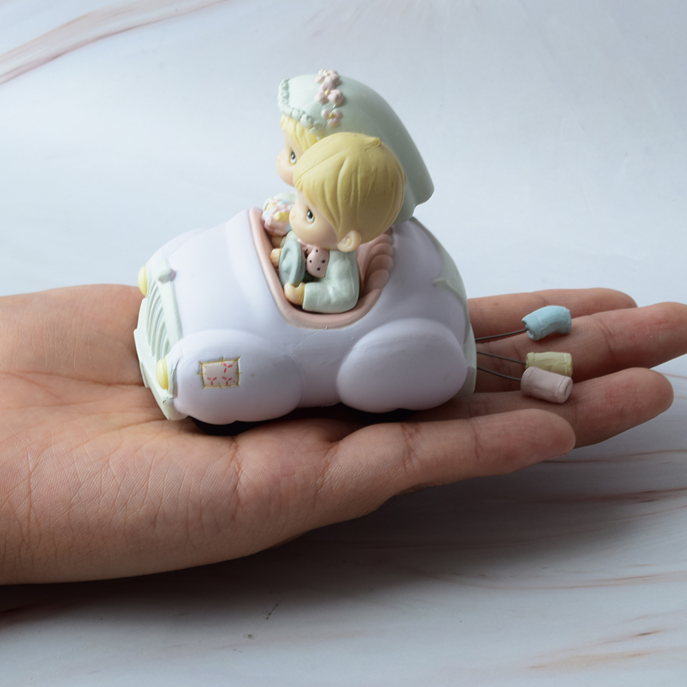Figura para pastel de boda, Pequeña, Precious Moments, Novios en Carrito