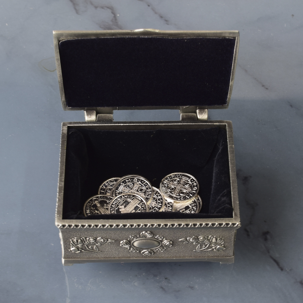 Cofre Fedora con arras pequeñas San Benito Plata pura, 15mm.