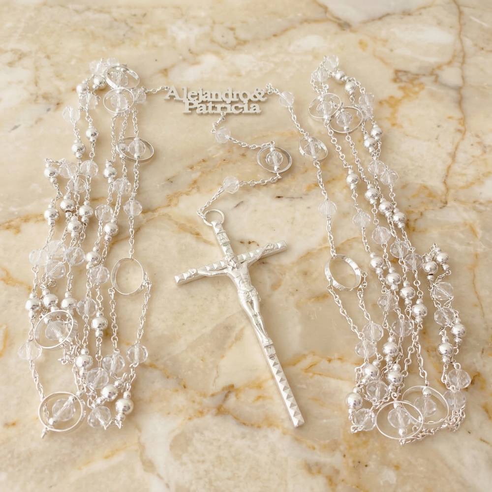 Lazo Eternity Personalizado, baño de plata, cruz italiana.