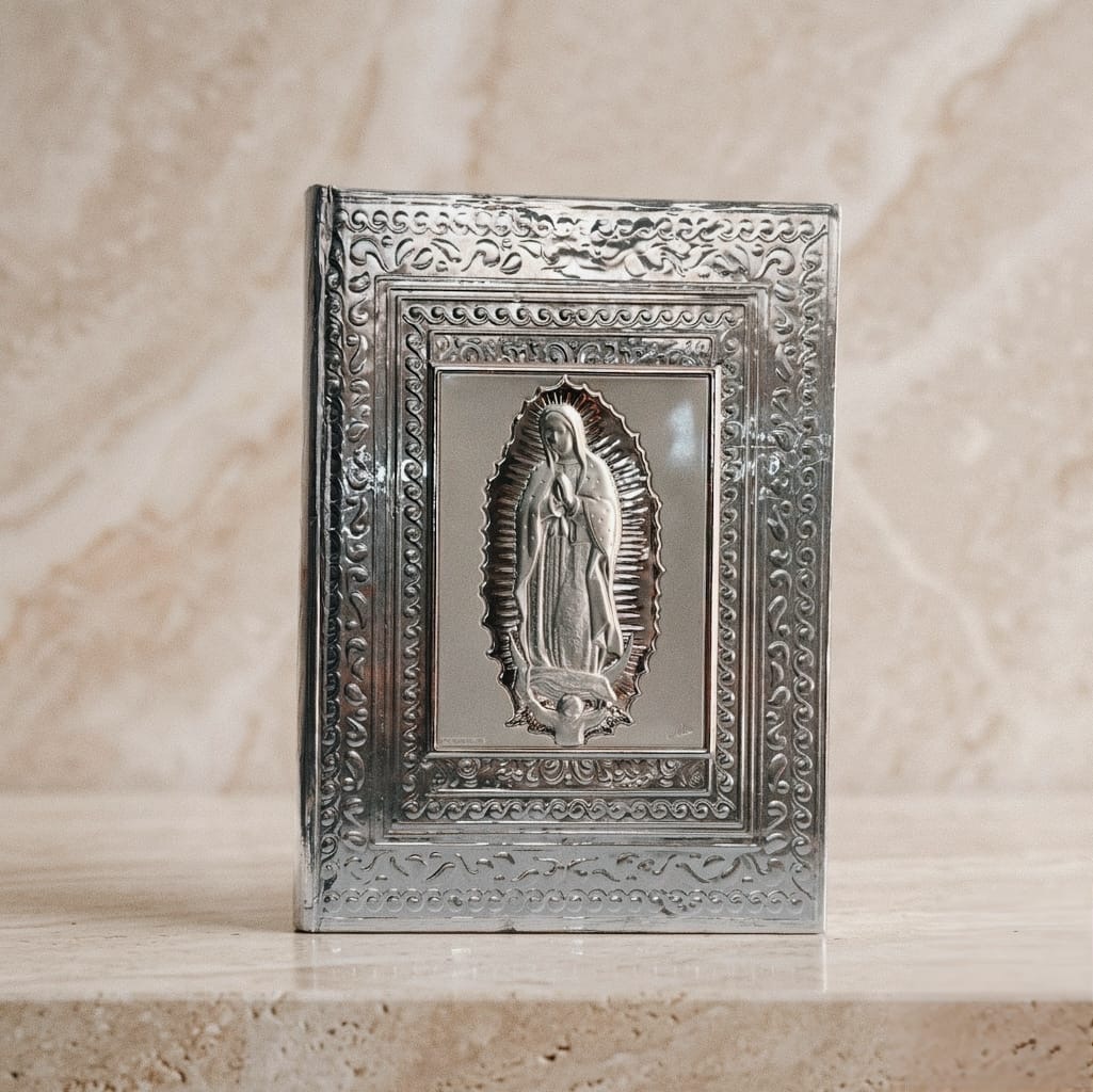 Biblia grande Virgen de Guadalupe, imagen en Plata Italiana, forrado en metal.